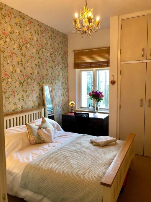 Spacious Apartment In The Heart Of Camden Town Лондон Екстер'єр фото